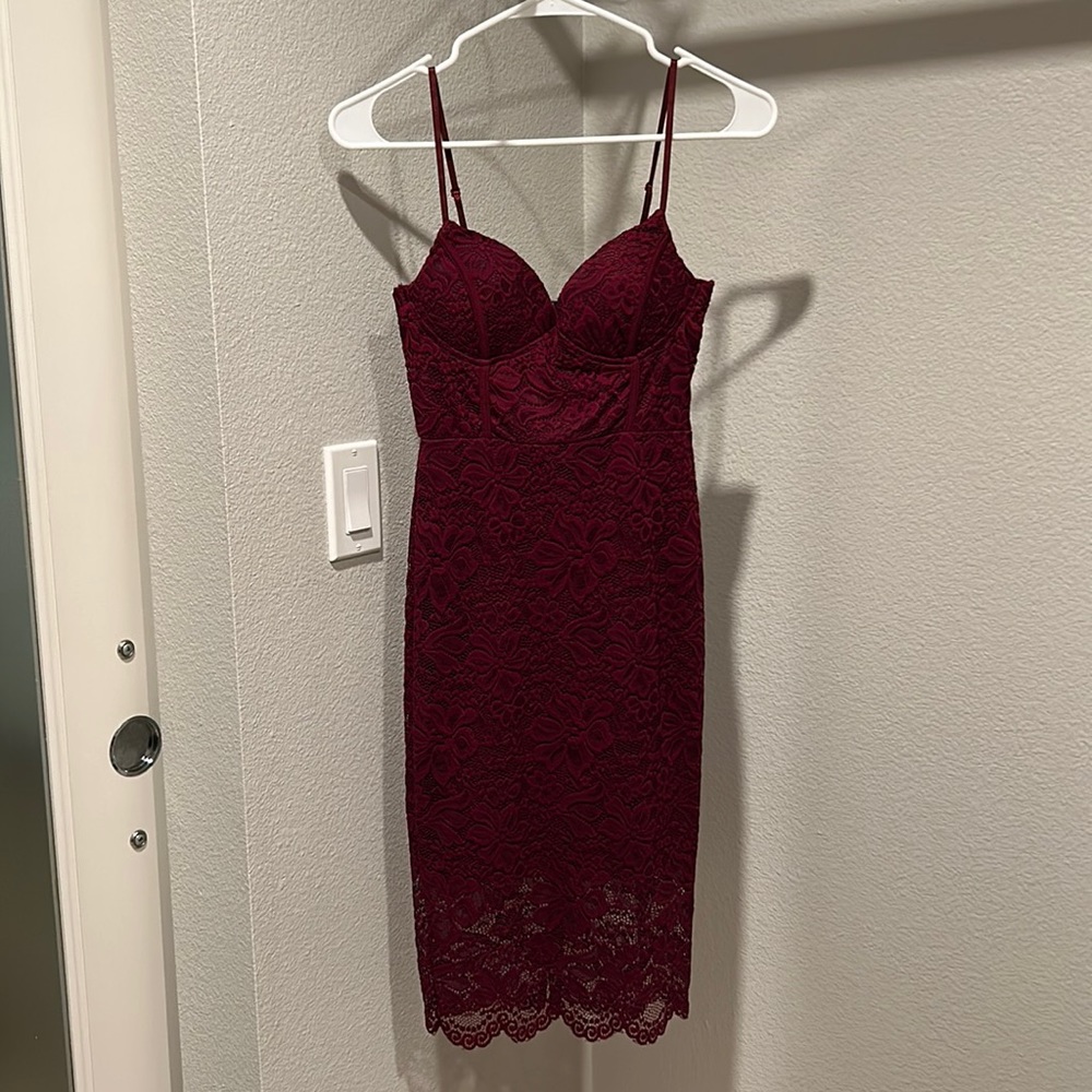 Lulu’s Versailles burgundy lace bodycon dress